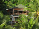 Beachfront Villa seychelles, in harmony with nature. Villa les pieds dans l'eau Seychelles, en harmonie avec l'envoronement