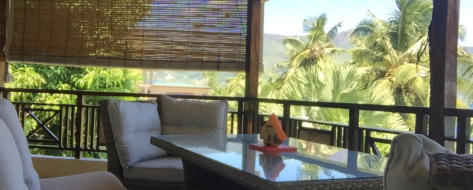 Roseharrycove,Seychelles. Grande veranda ouverte sur la baie de Beau Vallon
